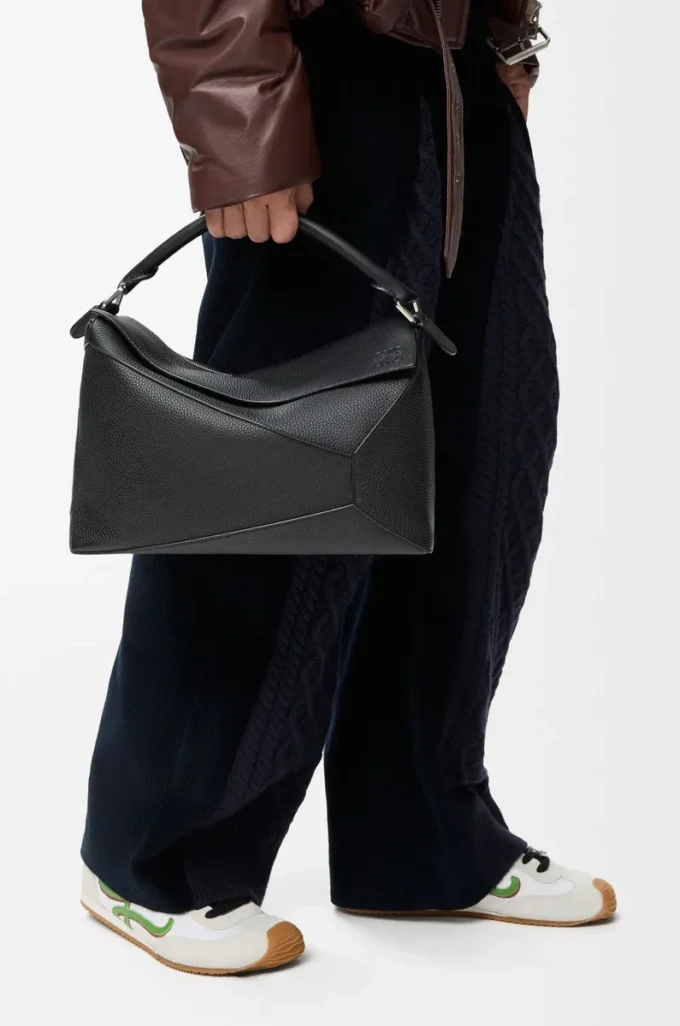 Bolso Puzzle Edge grande en piel de becerro granulada, color negro Bolso Puzzle Edge grande en piel de becerro granulada, color negro
