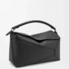 Bolso Puzzle Edge grande en piel de becerro granulada, color negro Bolso Puzzle Edge grande en piel de becerro granulada, color negro
