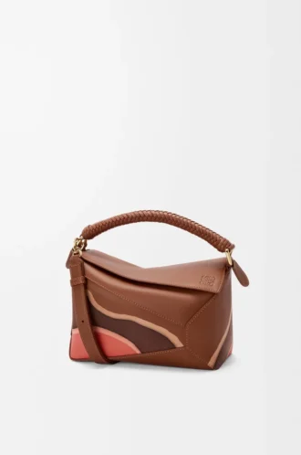 Bolso Puzzle Edge Landscape pequeño en piel de becerro napa Pecan/Parrot Pink