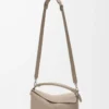 Bolso Puzzle Edge mediano en piel de becerro granulada suave color arcilla Bolso Puzzle Edge mediano en piel de becerro granulada suave color arcilla