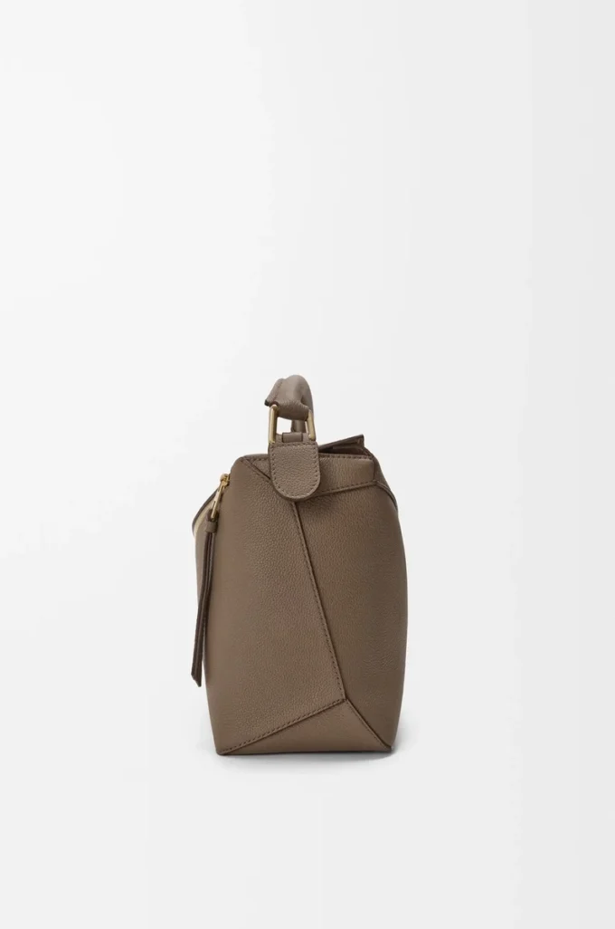Bolso Puzzle Edge mediano en piel de becerro granulada suave Taupe Bolso Puzzle Edge mediano en piel de becerro granulada suave Taupe