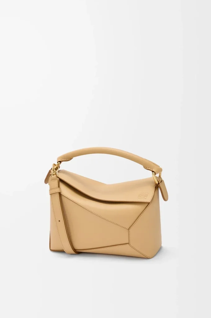 Bolso Puzzle Edge pequeño en piel de becerro clásica color beige seda Bolso Puzzle Edge pequeño en piel de becerro clásica color beige seda