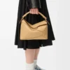 Bolso Puzzle Edge pequeño en piel de becerro clásica color beige seda Bolso Puzzle Edge pequeño en piel de becerro clásica color beige seda