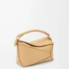 Bolso Puzzle Edge pequeño en piel de becerro clásica color beige seda Bolso Puzzle Edge pequeño en piel de becerro clásica color beige seda