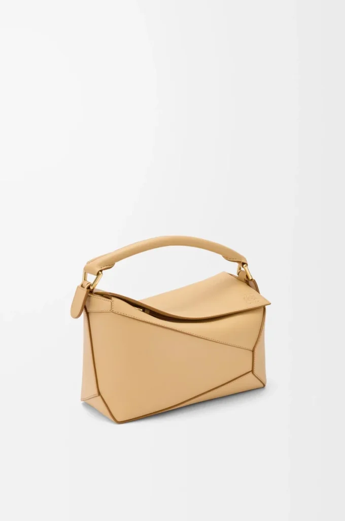 Bolso Puzzle Edge pequeño en piel de becerro clásica color beige seda Bolso Puzzle Edge pequeño en piel de becerro clásica color beige seda