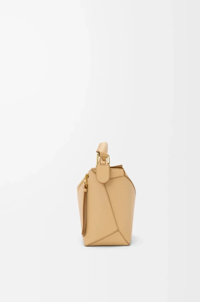 Bolso Puzzle Edge pequeño en piel de becerro clásica color beige seda Bolso Puzzle Edge pequeño en piel de becerro clásica color beige seda
