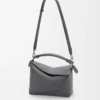 Bolso Puzzle Edge pequeño en piel de becerro clásica color pizarra Bolso Puzzle Edge pequeño en piel de becerro clásica color pizarra