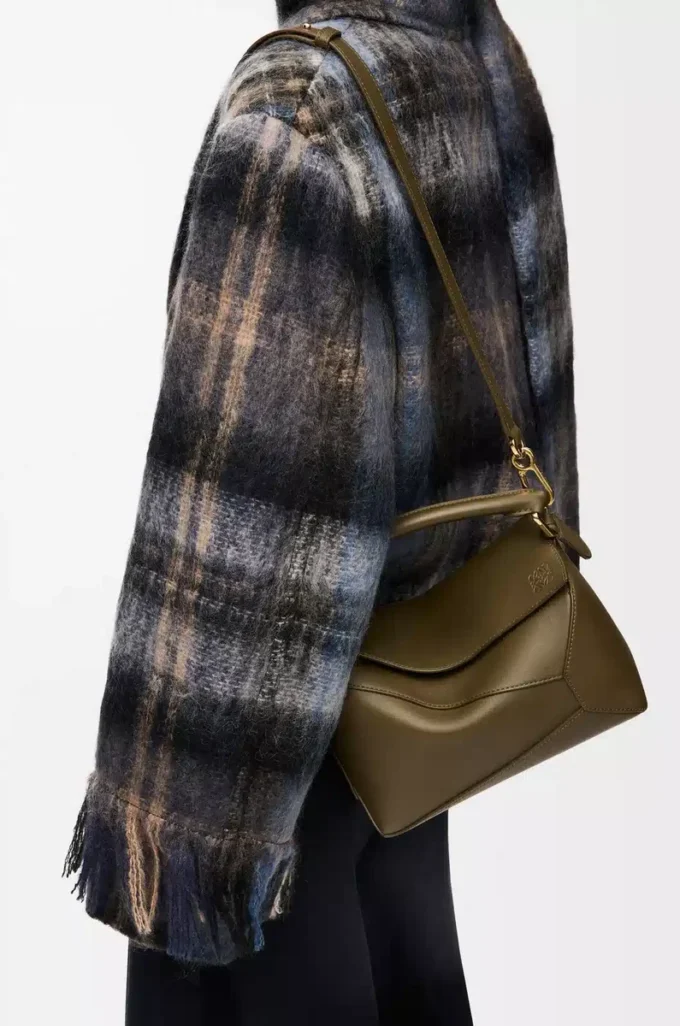 Bolso Puzzle Edge pequeño en piel de becerro clásica Dark Khaki Bolso Puzzle Edge pequeño en piel de becerro clásica Dark Khaki