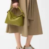 Bolso Puzzle Edge pequeño en piel de becerro clásica Light Moss Bolso Puzzle Edge pequeño en piel de becerro clásica Light Moss