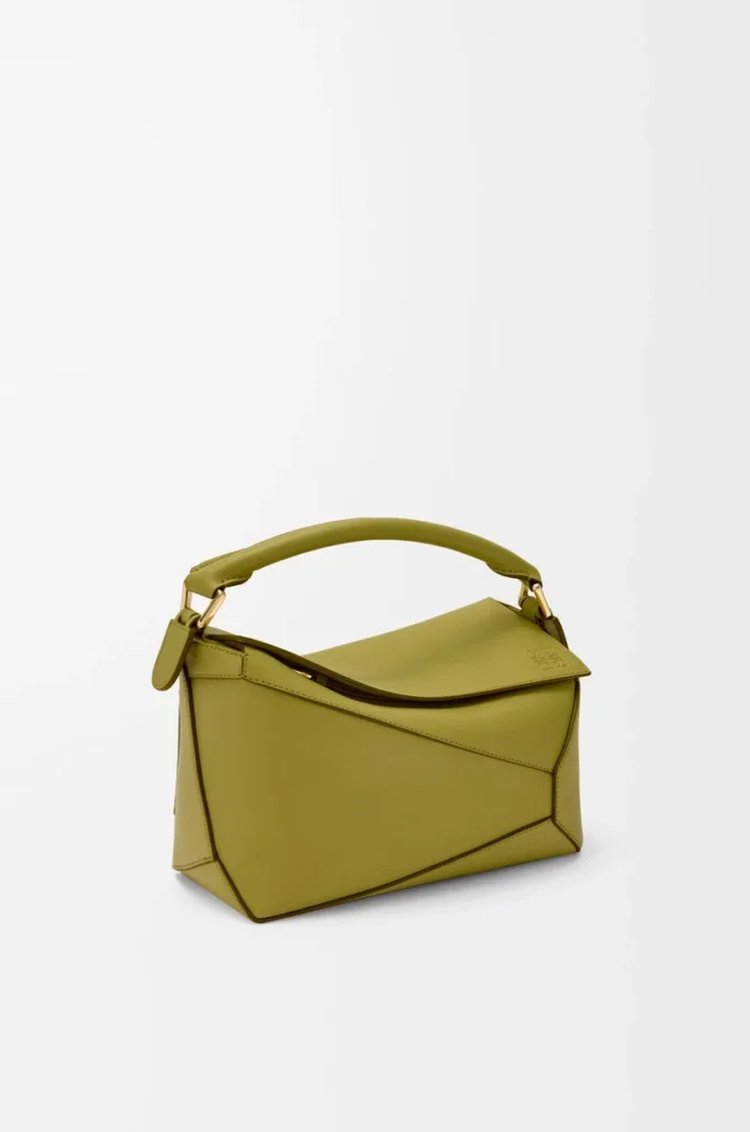 Bolso Puzzle Edge pequeño en piel de becerro clásica Light Moss Bolso Puzzle Edge pequeño en piel de becerro clásica Light Moss