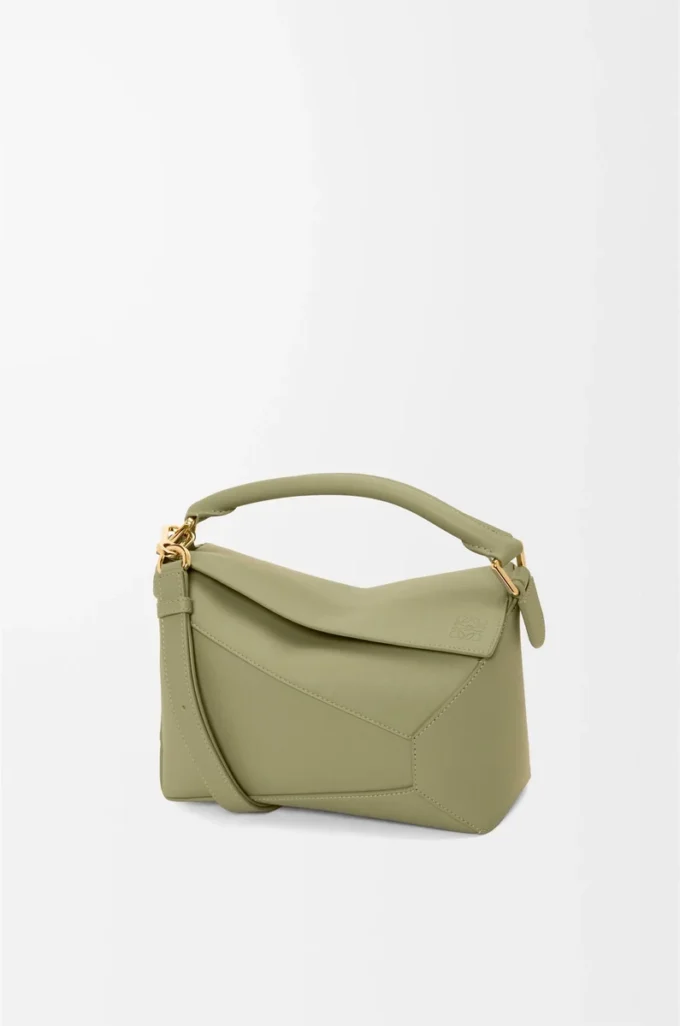 Bolso Puzzle Edge pequeño en piel de becerro clásica verde eucalipto Bolso Puzzle Edge pequeño en piel de becerro clásica verde eucalipto