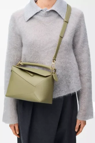 Bolso Puzzle Edge pequeño en piel de becerro clásica verde eucalipto