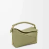 Bolso Puzzle Edge pequeño en piel de becerro clásica verde eucalipto Bolso Puzzle Edge pequeño en piel de becerro clásica verde eucalipto