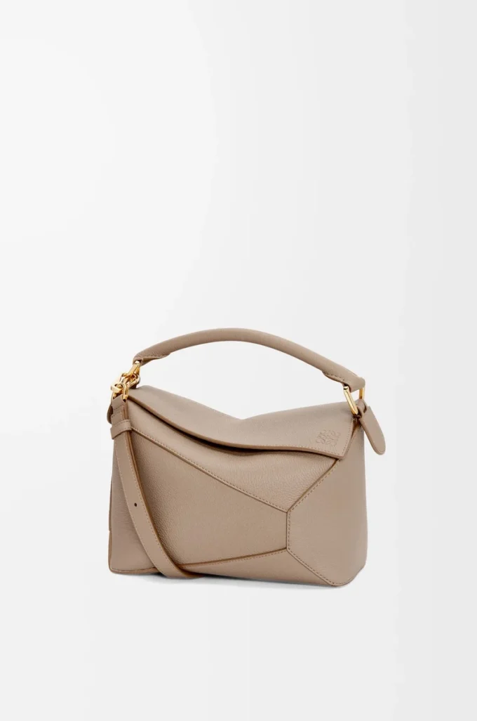 Bolso Puzzle Edge pequeño en piel de becerro granulada suave Color arena Bolso Puzzle Edge pequeño en piel de becerro granulada suave Color arena