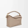 Bolso Puzzle Edge pequeño en piel de becerro granulada suave Color arena Bolso Puzzle Edge pequeño en piel de becerro granulada suave Color arena