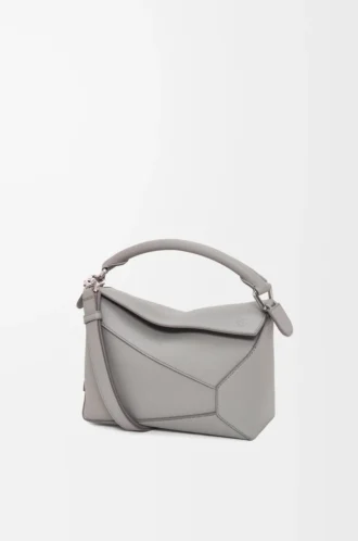 Bolso Puzzle Edge pequeño en piel de becerro granulada suave gris perla