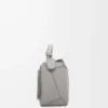 Bolso Puzzle Edge pequeño en piel de becerro granulada suave gris perla Bolso Puzzle Edge pequeño en piel de becerro granulada suave gris perla