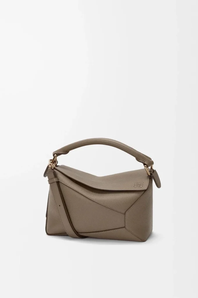 Bolso Puzzle Edge pequeño en piel de becerro granulada suave Taupe Bolso Puzzle Edge pequeño en piel de becerro granulada suave Taupe