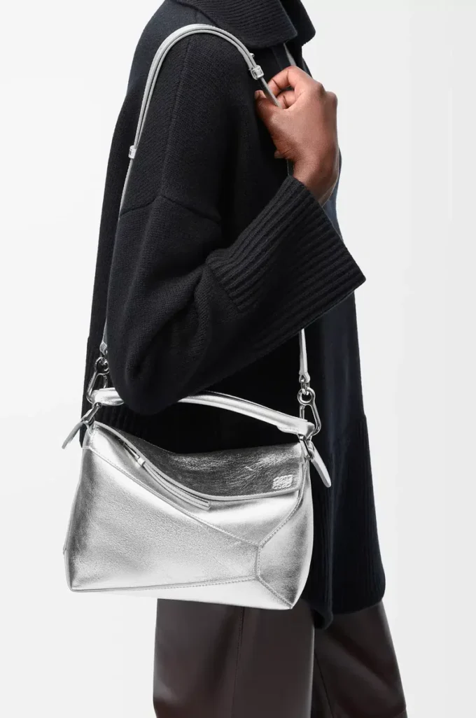 Bolso Puzzle Edge pequeño en piel de cordero laminada Plata Bolso Puzzle Edge pequeño en piel de cordero laminada Plata