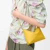 Bolso Puzzle Fold en piel de becerro napa brillante Dandelion Bolso Puzzle Fold en piel de becerro napa brillante Dandelion