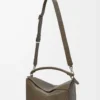 Bolso Puzzle grande en piel de becerro granulada flexible color tundra Bolso Puzzle grande en piel de becerro granulada flexible color tundra