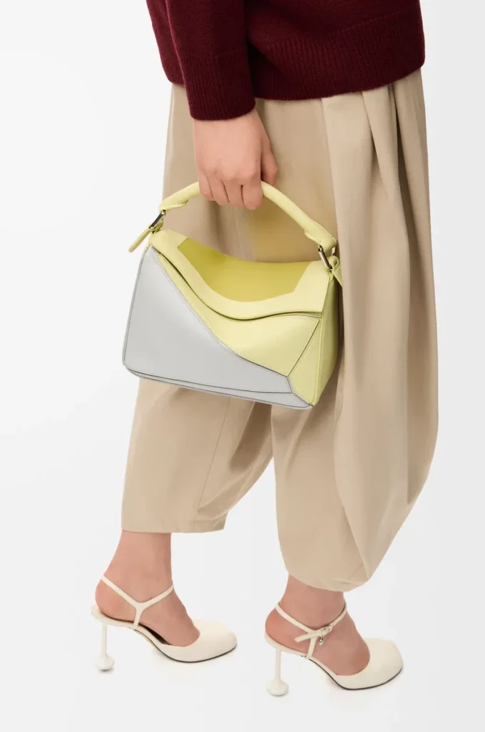 Bolso Puzzle pequeño en piel de becerro napa Gris pálido/Citrino claro Bolso Puzzle pequeño en piel de becerro napa Gris pálido/Citrino claro