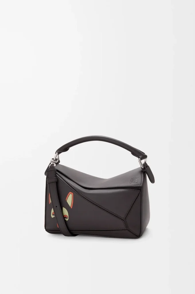 Bolso Puzzle pequeño Futurist Cat en piel de becerro clásica Dark Taupe Bolso Puzzle pequeño Futurist Cat en piel de becerro clásica Dark Taupe