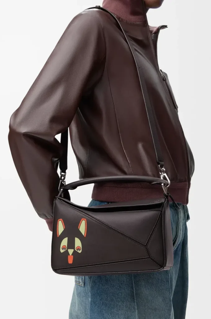 Bolso Puzzle pequeño Futurist Cat en piel de becerro clásica Dark Taupe Bolso Puzzle pequeño Futurist Cat en piel de becerro clásica Dark Taupe