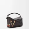 Bolso Puzzle pequeño Futurist Cat en piel de becerro clásica Dark Taupe Bolso Puzzle pequeño Futurist Cat en piel de becerro clásica Dark Taupe