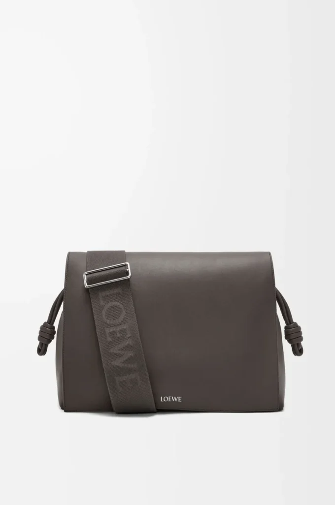 Bolso satchel Flamenco en piel de becerro flexible y brillante Gris oscuro Bolso satchel Flamenco en piel de becerro flexible y brillante Gris oscuro