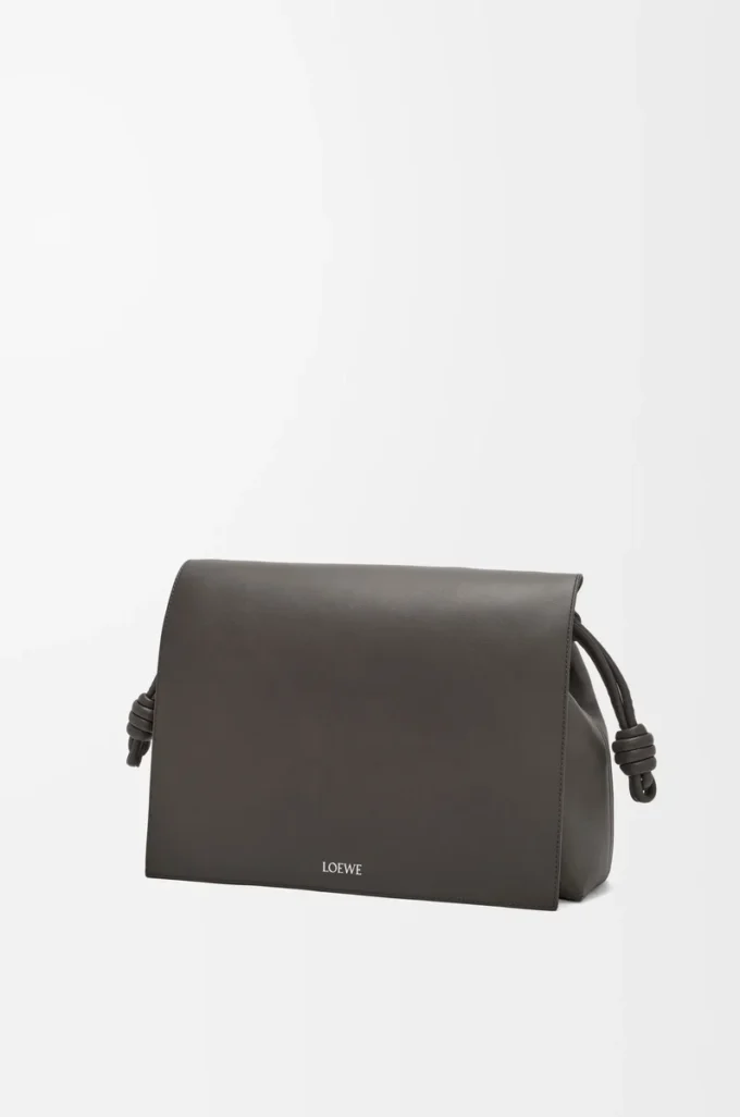 Bolso satchel Flamenco en piel de becerro flexible y brillante Gris oscuro Bolso satchel Flamenco en piel de becerro flexible y brillante Gris oscuro