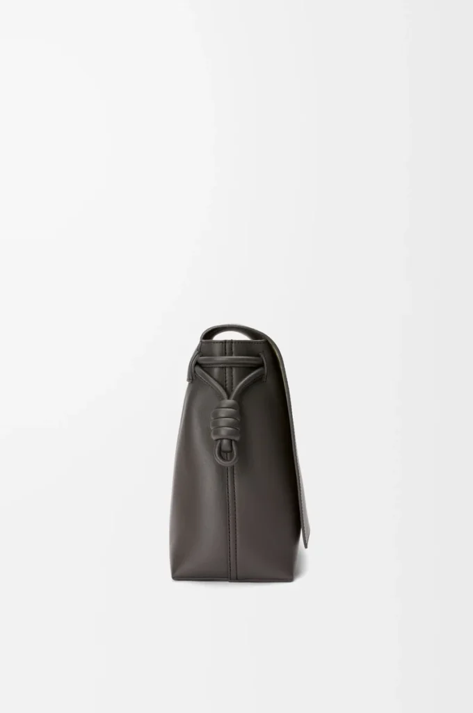 Bolso satchel Flamenco en piel de becerro flexible y brillante Gris oscuro Bolso satchel Flamenco en piel de becerro flexible y brillante Gris oscuro