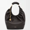 Bolso Squeeze mediano en suave piel de cordero napa, color negro Bolso Squeeze mediano en suave piel de cordero napa, color negro