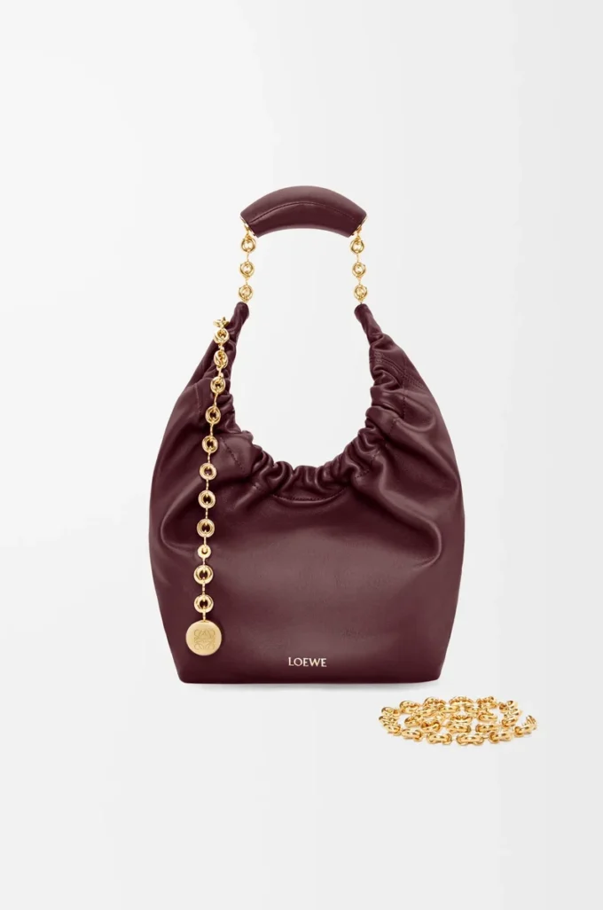 Bolso Squeeze pequeño en suave piel de cordero napa Burdeos oscuro Bolso Squeeze pequeño en suave piel de cordero napa Burdeos oscuro