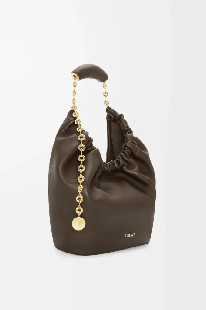 Bolso Squeeze pequeño en suave piel de cordero napa Chocolate Bolso Squeeze pequeño en suave piel de cordero napa Chocolate