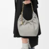 Bolso Squeeze pequeño en suave piel de cordero napa gris concha Bolso Squeeze pequeño en suave piel de cordero napa gris concha