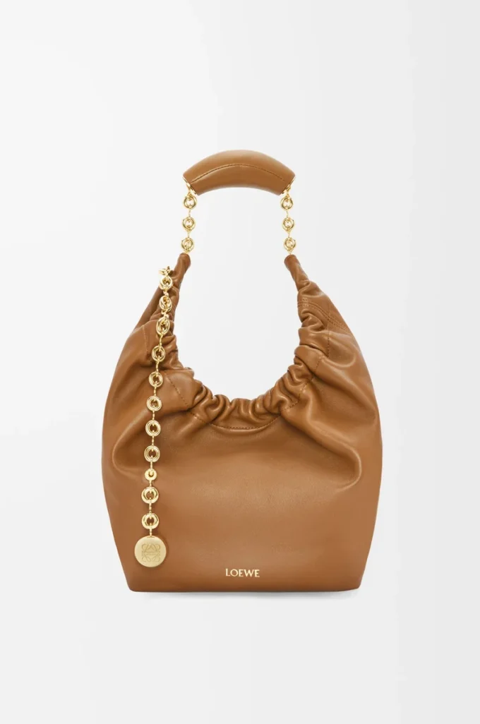 Bolso Squeeze pequeño en suave piel de cordero napa Roble Bolso Squeeze pequeño en suave piel de cordero napa Roble