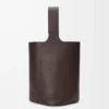 Bolso tipo cubo Pebble grande en piel de becerro granulada flexible Oxblood Bolso tipo cubo Pebble grande en piel de becerro granulada flexible Oxblood