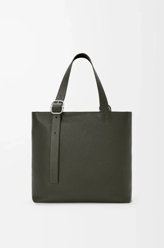 Bolso tote con cremallera Loop en piel de becerro granulada flexible Dark Khaki Bolso tote con cremallera Loop en piel de becerro granulada flexible Dark Khaki