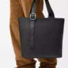 Bolso tote con cremallera y asas en piel de becerro granulada flexible Negro Bolso tote con cremallera y asas en piel de becerro granulada flexible Negro