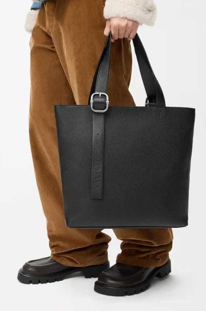Bolso tote con cremallera y asas en piel de becerro granulada flexible Negro Bolso tote con cremallera y asas en piel de becerro granulada flexible Negro