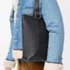 Bolso tote con cremallera y asas en piel de becerro granulada flexible Negro Bolso tote con cremallera y asas en piel de becerro granulada flexible Negro