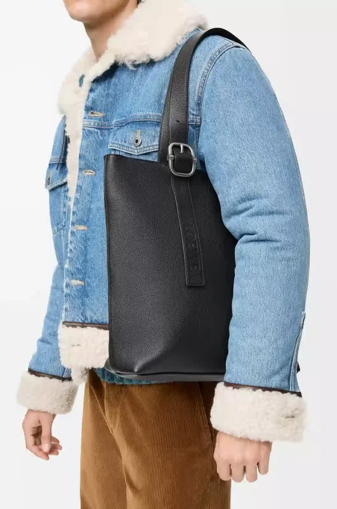 Bolso tote con cremallera y asas en piel de becerro granulada flexible Negro Bolso tote con cremallera y asas en piel de becerro granulada flexible Negro