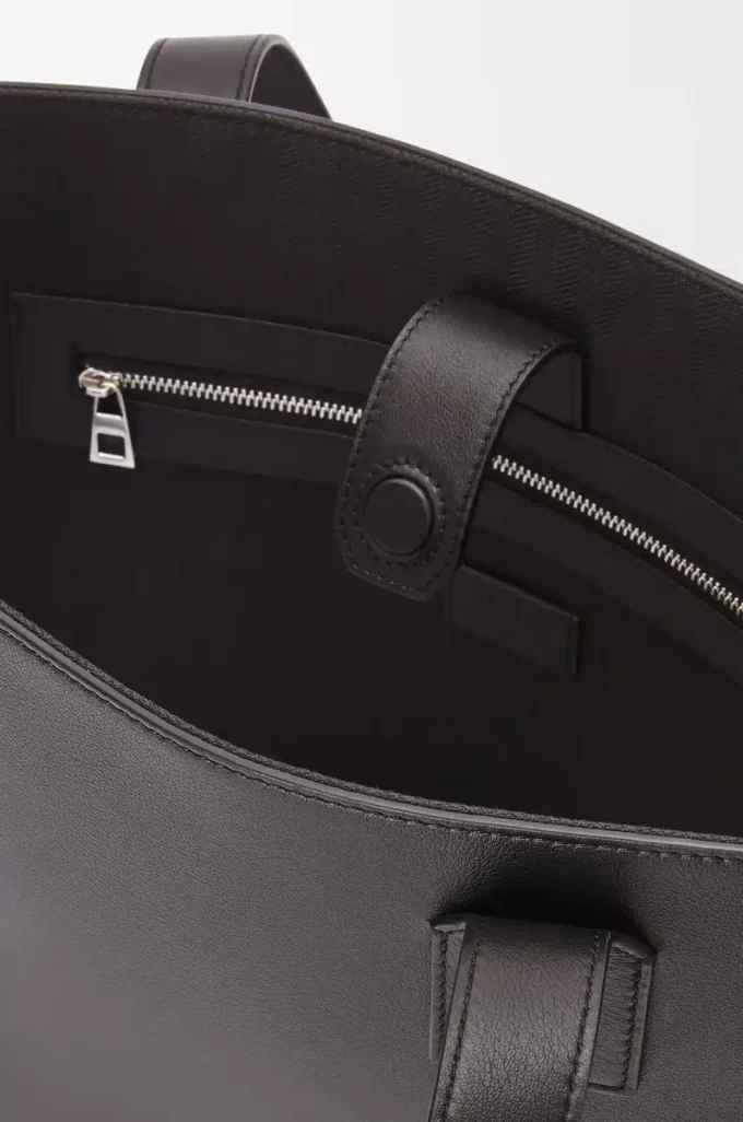 Bolso tote horizontal Buckle en piel de becerro clásica negra Bolso tote horizontal Buckle en piel de becerro clásica negra