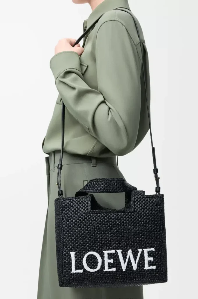 Bolso tote LOEWE Font pequeño en rafia Negro Bolso tote LOEWE Font pequeño en rafia Negro