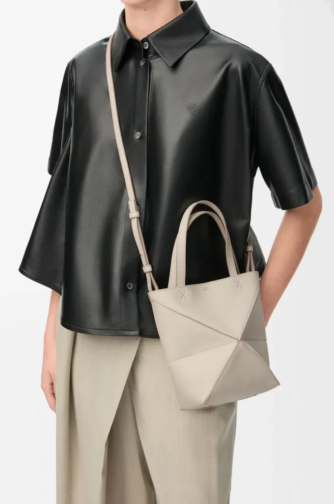 Bolso tote Mini Puzzle Fold en piel de becerro granulada suave Light Ghost Bolso tote Mini Puzzle Fold en piel de becerro granulada suave Light Ghost