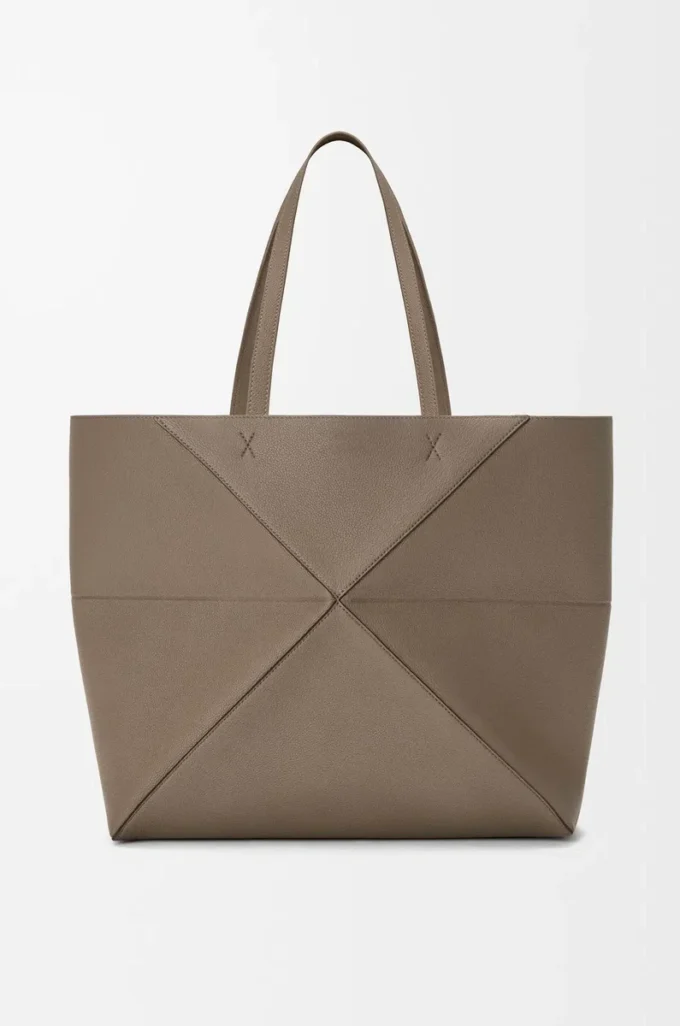 Bolso tote Puzzle Fold grande horizontal en piel de becerro granulada suave color topo Bolso tote Puzzle Fold grande horizontal en piel de becerro granulada suave color topo