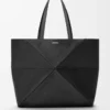 Bolso tote Puzzle Fold grande horizontal en suave piel de becerro granulada. Negro Bolso tote Puzzle Fold grande horizontal en suave piel de becerro granulada. Negro