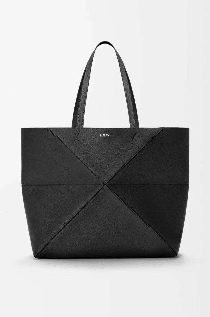 Bolso tote Puzzle Fold grande horizontal en suave piel de becerro granulada. Negro Bolso tote Puzzle Fold grande horizontal en suave piel de becerro granulada. Negro