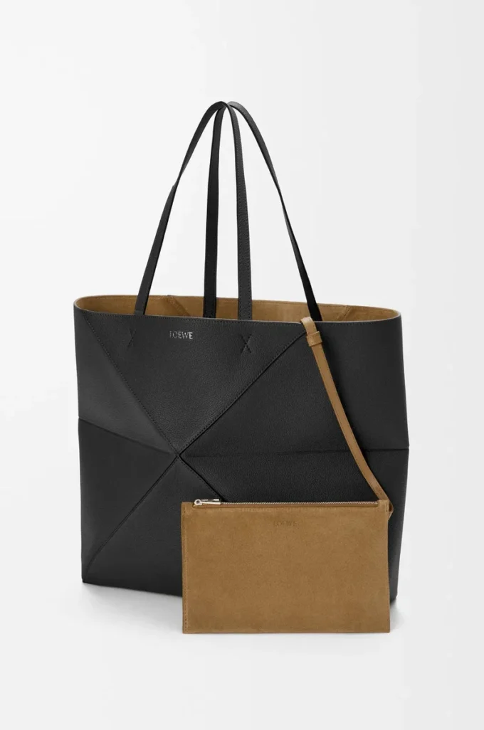 Bolso tote Puzzle Fold grande horizontal en suave piel de becerro granulada. Negro Bolso tote Puzzle Fold grande horizontal en suave piel de becerro granulada. Negro